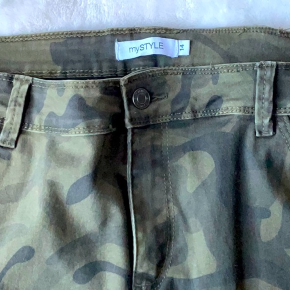 EUC: MyStyle - Casual Capri in Camo! 🍁 - Picture 4 of 4